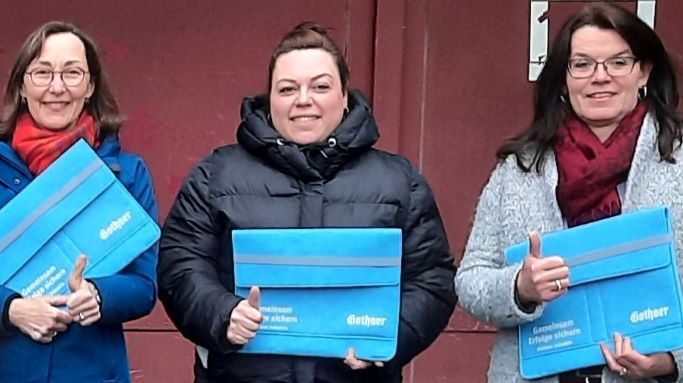 Freuen sich über die CSR-Aktion (v.l.): BONUS-Leiterin Maria Weiss mit Sarah Meyer und Birgit Mittmann von der Gothaer Regionaldirektion Göttingen. | Foto: Caritas