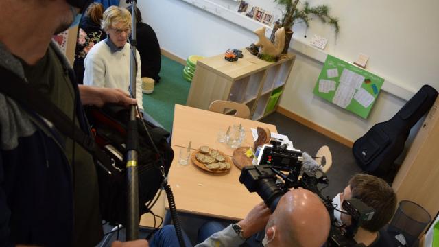 Claudia Krolop schildert ihre Eindrücke aus den ersten Tagen der neuen Kinder-Gruppe. | Foto: Broermann / Caritas