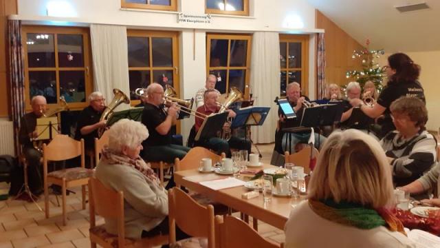 Mackenröder Blasmusikanten spielen beim Carena-Nachmittag in Ebergötzen. | Foto: Caritas