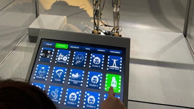 Über einen Touchscreen konnte ...