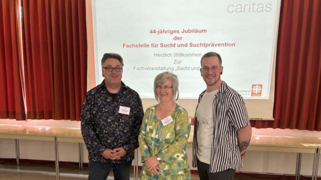 Freuen sich über die gelungene Veranstaltung (von links): Thomas Heek (Leiter Caritas-Centrum Duderstadt) mit dem Suchtberatungsteam Friederike Smilge und Jens Klie. | Foto: Isabel Lubojanski / Caritas