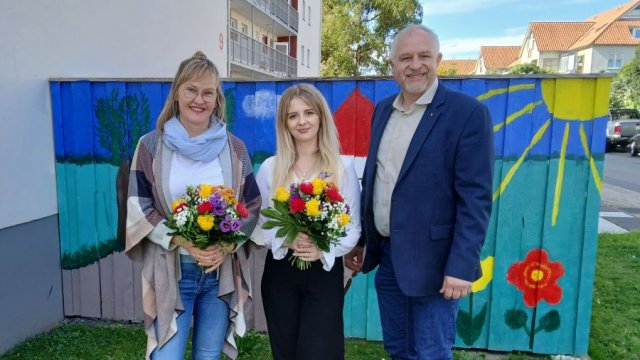 Das Foto zeigt von links nach rechts: Anna Holland, Nicole Jahn und Dr. Volker Bullwinkel.